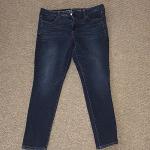 Dark wash American Eagle Jegging.